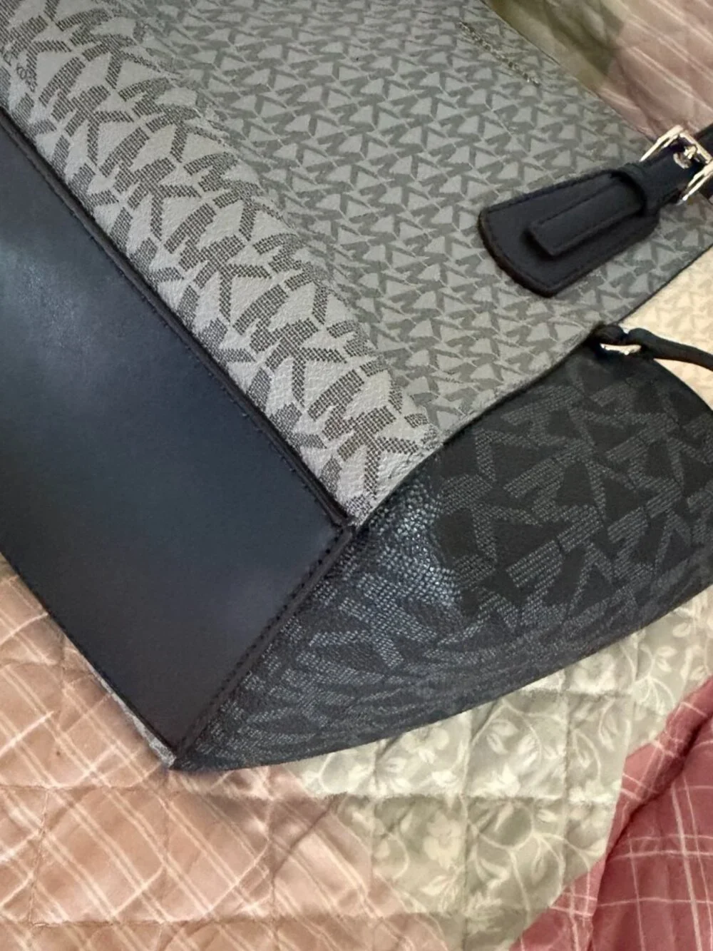 Michael Kors Voyager Large Color-Block Signature Logo Tote Bag